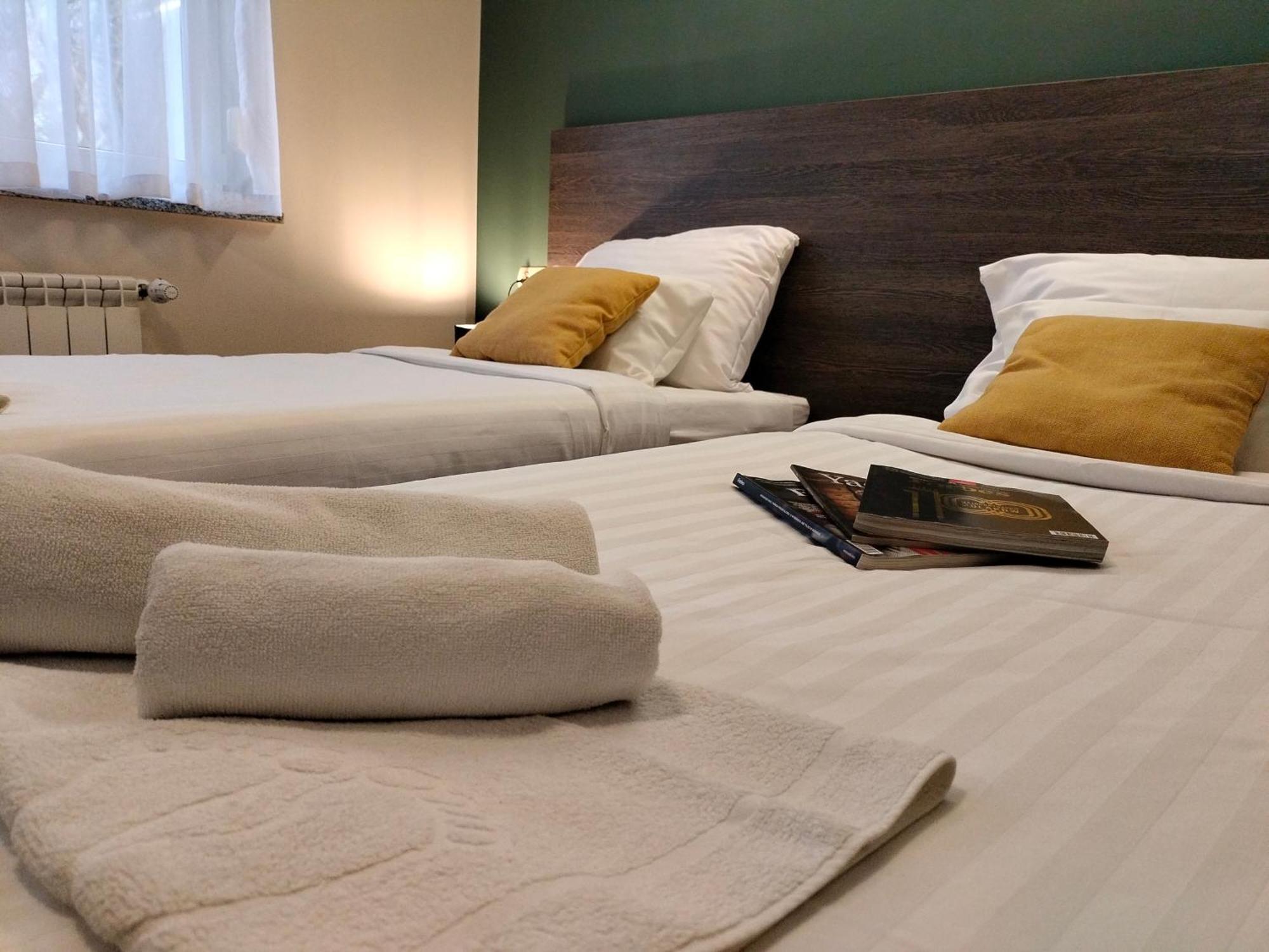 Bankietowa Hotel & Restauracja オストルフ・ビエルコポルスキ エクステリア 写真