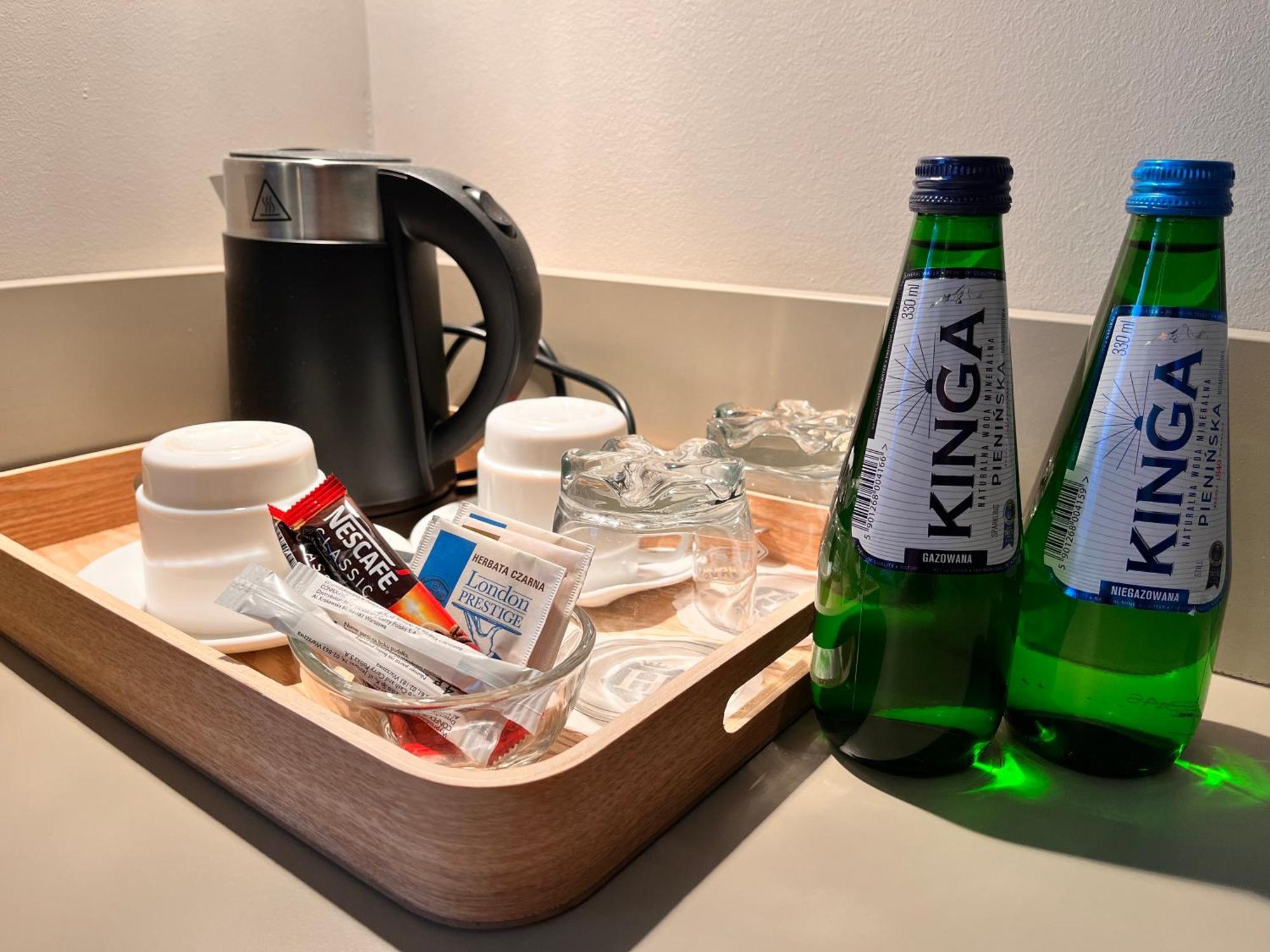 Bankietowa Hotel & Restauracja オストルフ・ビエルコポルスキ エクステリア 写真